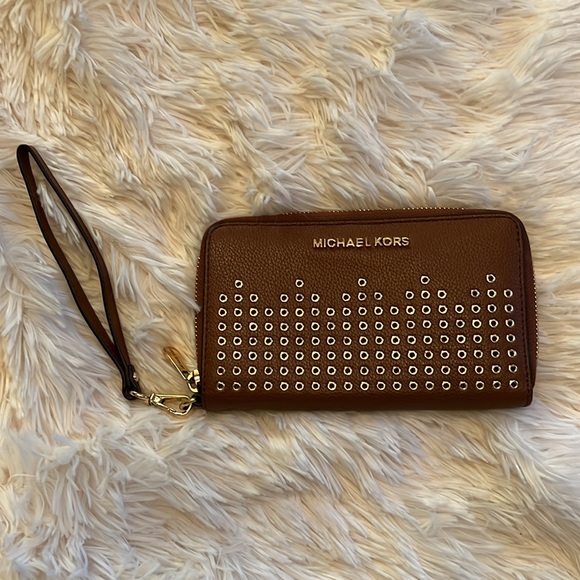 Michale Kors wristlet - Picture 2 of 7